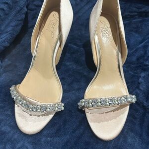 Elegant Beige Jewel-Embellished Heels by Jewel Badgley Mischka